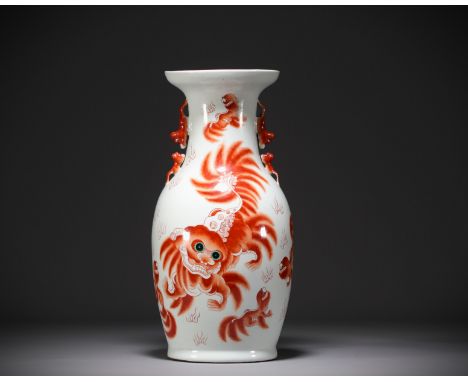 China - Large porcelain vase decorated with a Fo dog and calligraphy. - Weight: 4.34 kg - Shipping available - Region: Chine 