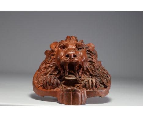 Terracotta lion's head from the front of a manor house, 19th century. - Weight: 10.40 kg - Shipping unavailable - Region: Fra