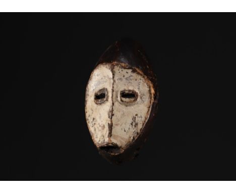 DRC - Lega mask in sculpted wood and pigments - Michel Boulanger Collection Liege - Weight: 500 g - Shipping available - Regi