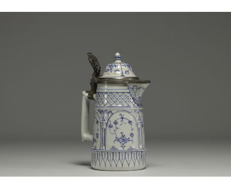 Rauenstein porcelain jug with white and blue decoration, pewter frame, 19th century. - Weight: 1.10 kg - Shipping available -