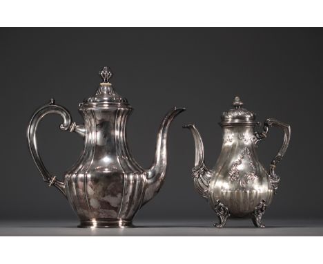 Set of two solid silver coffee pots, hallmarked 800. - Weight: 1.13 kg - Shipping available - Sizes: H 255MM X L 260MM  / H 2