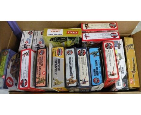 30 Vintage boxed & carded unmade military related plastic model kits including 28 Airfix featuring Waterloo British Infantry 