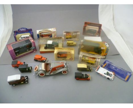 Group of boxed and loose die-cast vehicles including Redbox 1:43 Land Rover Discovery, Corgi, Matchbox, Danbury Mint Dussenbe