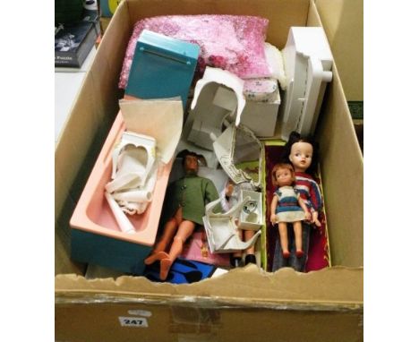 Good group of 1960's/70's Barbie, Sindy items and accessories including 1160 Mattel Barbie Twist n Turn Waist, Sindy doll, Pi