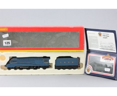 Two boxed OO guage engines including Hornby LNER Mallard engine & tender and Bachmann 31901A 8700 GWR Shirtbutton (no inner p