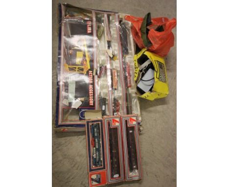 Boxed OO gauge Lima Action Accessory set wiith engine plus three boxed Lima rolling stock and bridge (boxes poor)