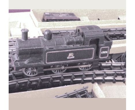 Boxed OO gauge Triang R3E train set with engine, one truck missing, paperwork present