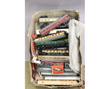 22 OO gauge coaches including Hornby, Triang and Lima (condition varies poor to gd)
