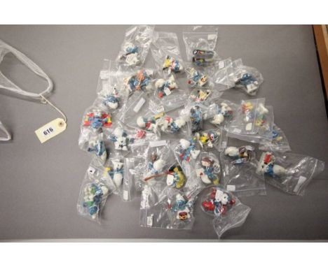 32 Vintage 1960s/70s Smurfs figures all dated and numbered