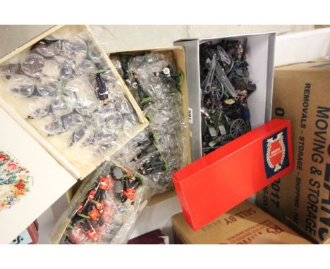 Quantity of vintage metal and plastic soldiers including Britains, boxed Tradition set and many John Tunstill