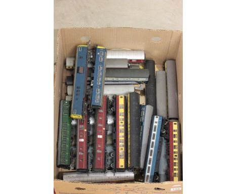 30 OO gauge carriages and coaches including Triang, Hornby, Lima etc