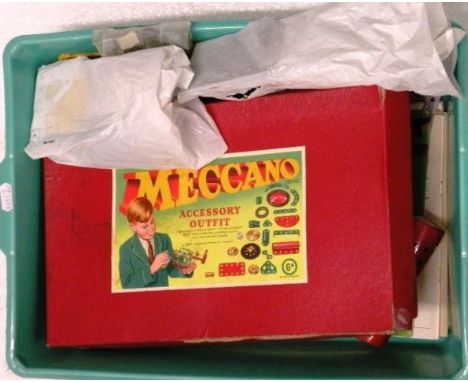 Tray of vintage Meccano including boxed Accessory Outfit 6A