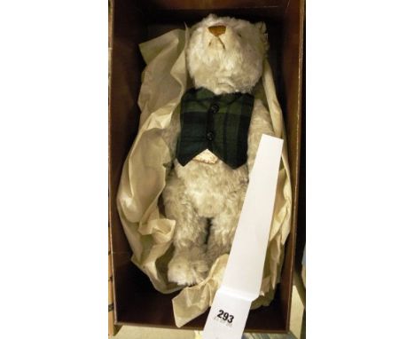 Boxed ltd edn Steiff 1992 British Collector's 1911 Replica Teddy Bear in excellent condition with certificate