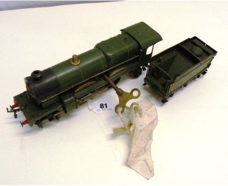 Hornby O gauge clockwork Caerphilly Castle GWR engine and tender with key, good condition, grubby