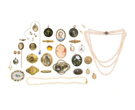 A collection of jewellery, including; fifteen assorted brooches; nine pendants; a stick pin; two cultured pearl necklaces qan