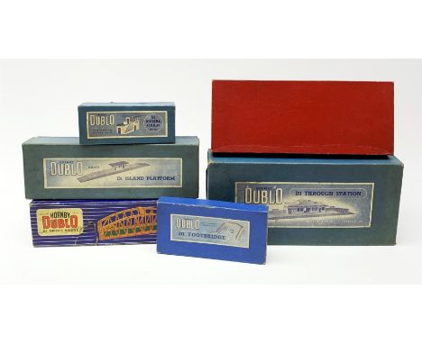 Hornby Dublo - D1 Through Station, D1 Island Platform, D1 Signal Cabin, D1 Footbridge, D1 Girder Bridge and Engine Shed (2-ro
