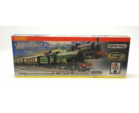 Hornby '00' gauge - Digital East Coast Pullman Set with 4-6-0 tender locomotive No.8556 with three Pullman coaches and Type J