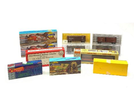 HO scale - four Kadee Cars boxcar wagons, in plastic display boxes; InterMountain Railway Company 8000 gallon tank car; three