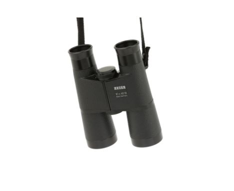A Pair of Zeiss 10x40B Binoculars, black, serial no. 194315, body, E, optics, G-VG, some light internal haze/fungus, in maker