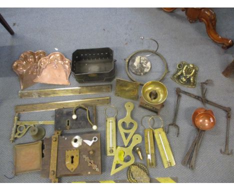 Vintage door furniture to include a door lock together with mixed metalware to include an Art Nouveau copper crumb tray and a