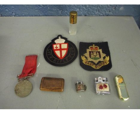 A mixed lot to include a WWII Defence Medal, wooden snuff box, Richard Hudnut Three Flower twisted glass and brass scent bott