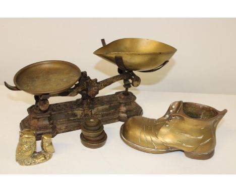 A selection of vintage brass ware etc 