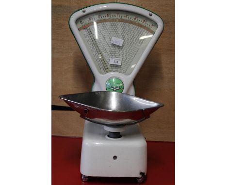 A set of vintage Avery shop scales Collection only 
