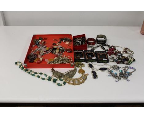 A job lot of vintage costume jewellery etc 