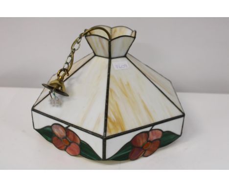 A vintage Tiffany style ceiling light d35cm (slight damage) 