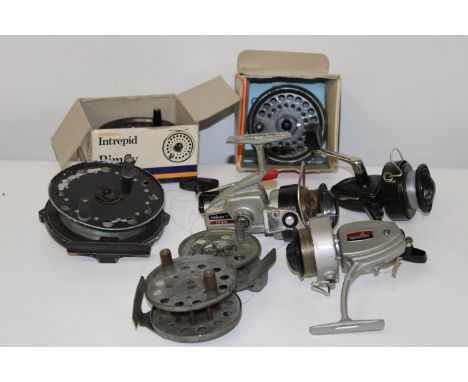 A selection of vintage fishing reels &amp; two brass lamp bases 