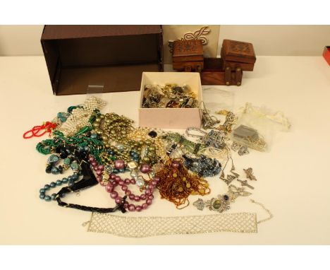 A job lot of vintage costume jewellery etc 