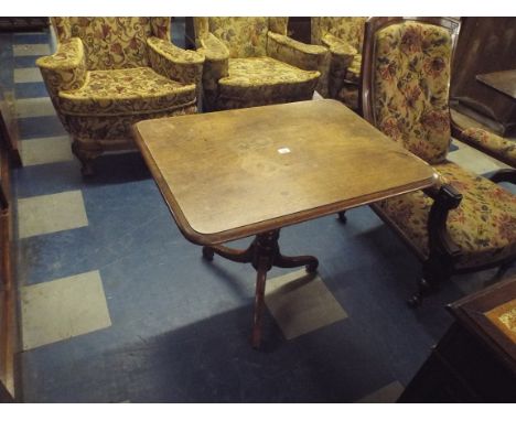 A 19th Century Snap Top Tripod Table in Mahogany. 