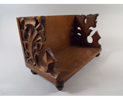 A 19th Century Oak Book Trough with Carved Gothic Tracery Ends. 34x18x21cm