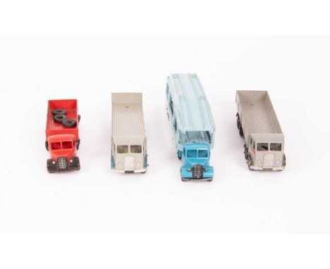 Dinky Supertoys, Foden 503 flat truck with tail gate, another Foden truck, 521 Bedford lorry and trailer, red and 582 Pullmor