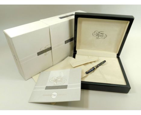 OMAS. An Omas Extra Lucens Limited Edition fountain pen by Omaggio &amp; Armando Simoni, c.2000. 18ct. gold bi-coloured nib, 