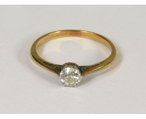 SOLITAIRE RING. A solitaire diamond ring in unstamped yellow metal mount. Size K.
