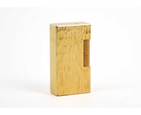 A Flaminaire gold-plated lighter. The lid interior stamped TPU29 VINCI, length 52mm.