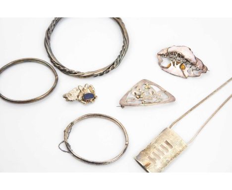 A selection of silver jewellery. To include two child's hinged bangles, a heavy twisted wire bangle, two silver brooches, a c
