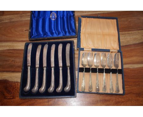 Silver handled knife set together with a EPNS pickle fork set 