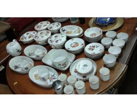 A quantity of Royal Worcester "Evesham" oven to tableware; and dessertware etc.