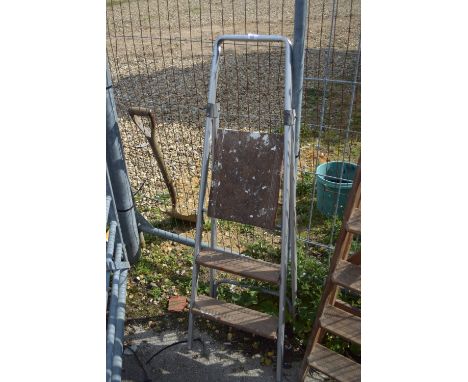 SMALL ALUMINIUM STEP LADDER
