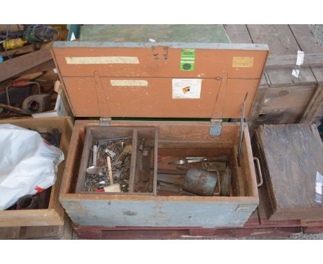 WOODEN TOOLBOX AND CONTENTS TO INCLUDE VARIOUS TOOLS ETC