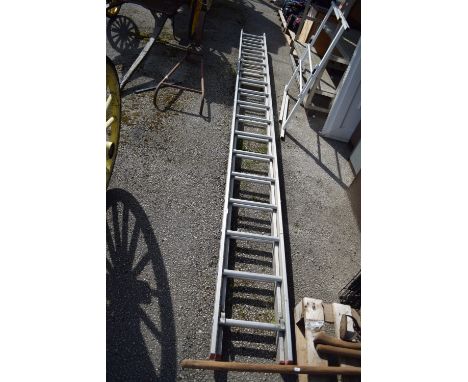 ALUMINIUM EXTENDING LADDER