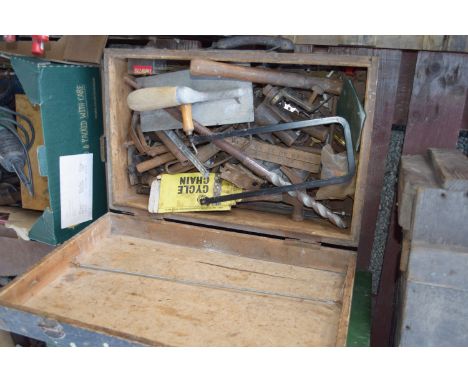 VINTAGE WOODEN TOOLBOX AND CONTENTS TO INCLUDE VINTAGE TOOLS ETC