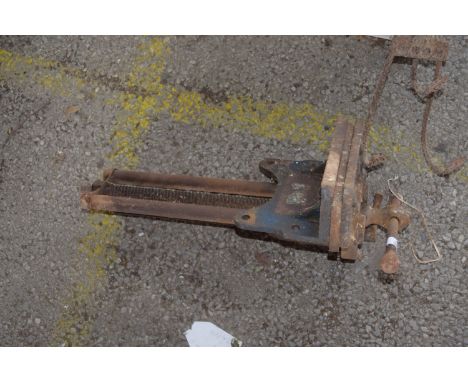 METAL BENCH VICE