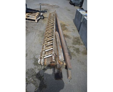 WOODEN EXTENDING LADDER TOGETHER WITH A QUANTITY OF VARIOUS LENGTHS OF TIMBER