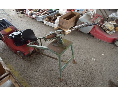 VINTAGE CLAY PIGEON TRAP