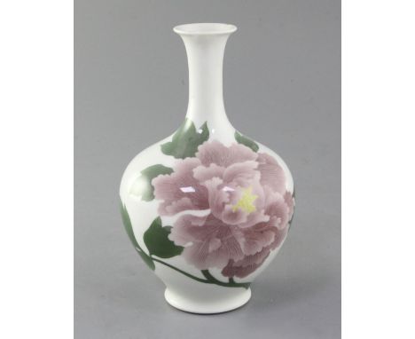 A Japanese porcelain bottle vase, c.1900, by Makuzu Kozan I (1860-1916) painted in underglaze pink, green and yellow with a p