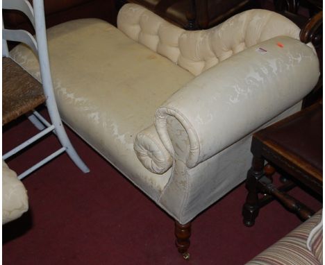 A small contemporary cream floral button back upholstered chaise longue