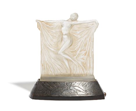 FRAUENFIGUR "THAIS". Lalique, René. Wingen-sur-Moder. Datierung: Um 1925. Material: Farbloses, im Model geformtes und satinie